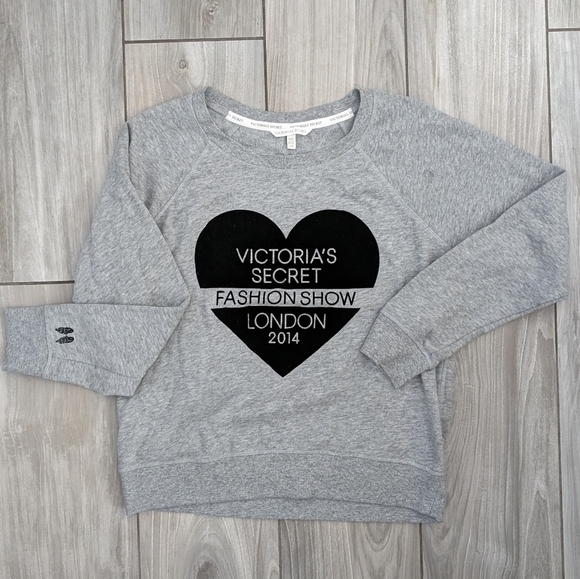 Victoria's Secret London Fashion Show 2014 Pullover Sweatshirt - Picture 1 of 4